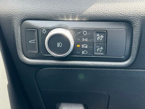 Used 2020 Ford Explorer XLT w/ Equipment Group 202A image 32