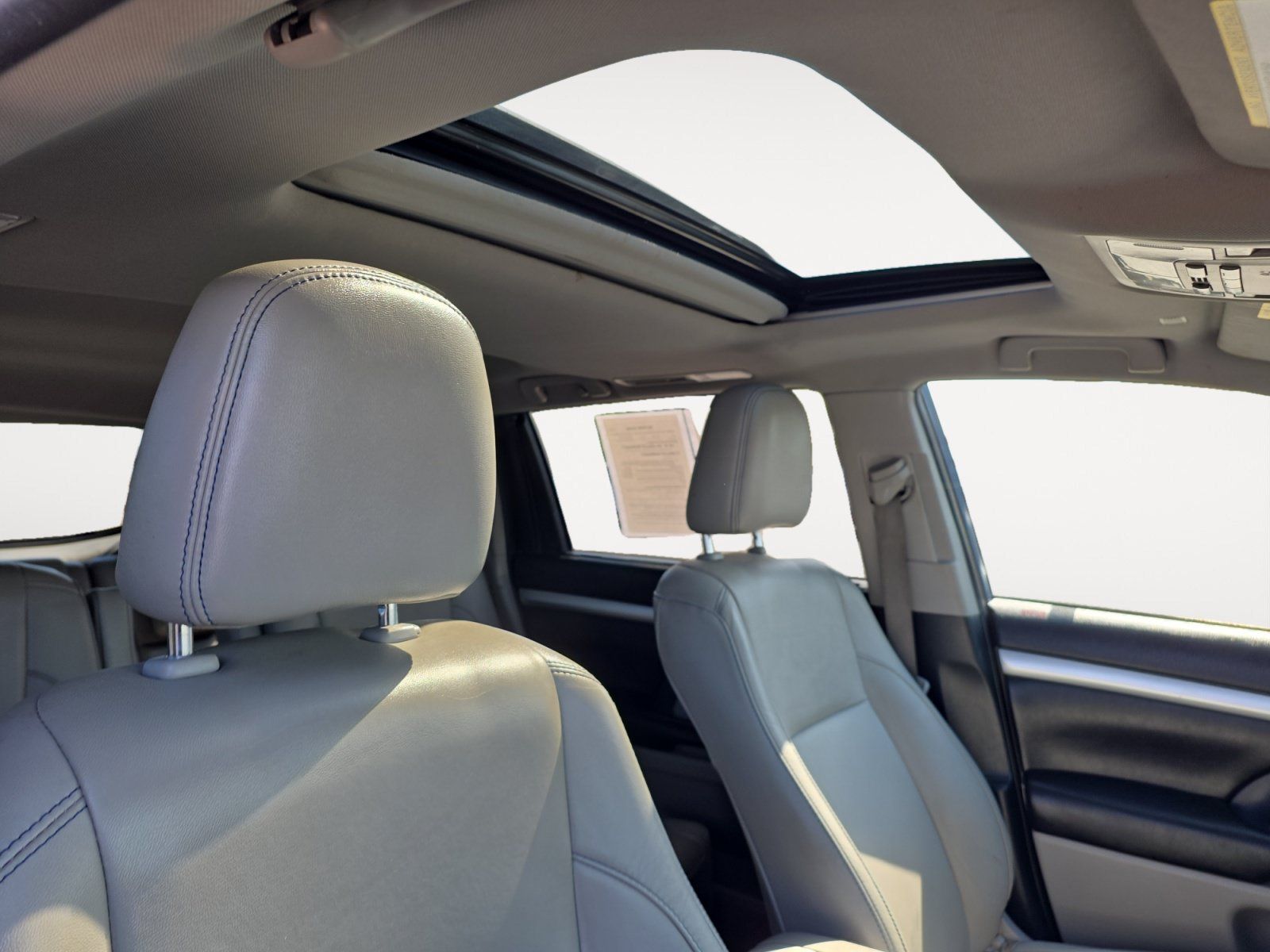 Used 2019 Toyota Highlander XLE AWD/4WD image 10