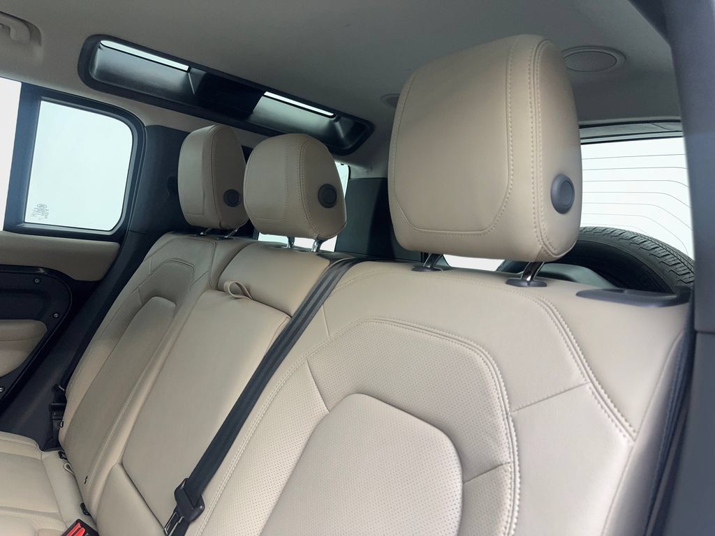 Used 2023 Land Rover Defender 110 SE AWD/4WD image 35