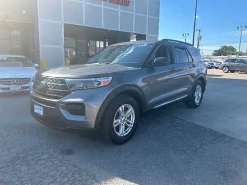 Used 2022 Ford Explorer XLT image 1