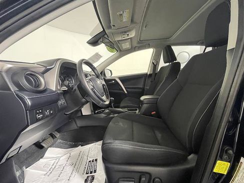 Used 2018 Toyota RAV4 XLE AWD/4WD image 9