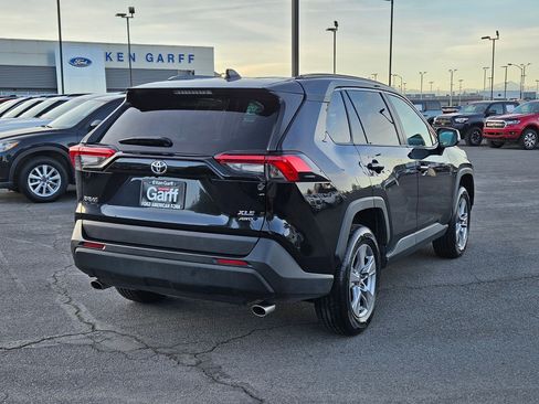 Used 2022 Toyota RAV4 XLE AWD/4WD image 3