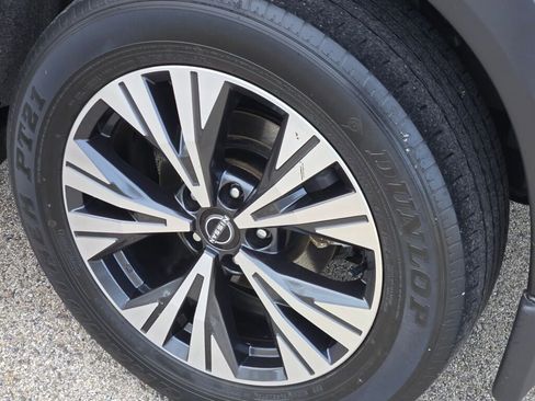 Used 2023 Nissan Rogue SV image 15