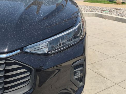 Used 2025 Ford Escape SE FWD image 12