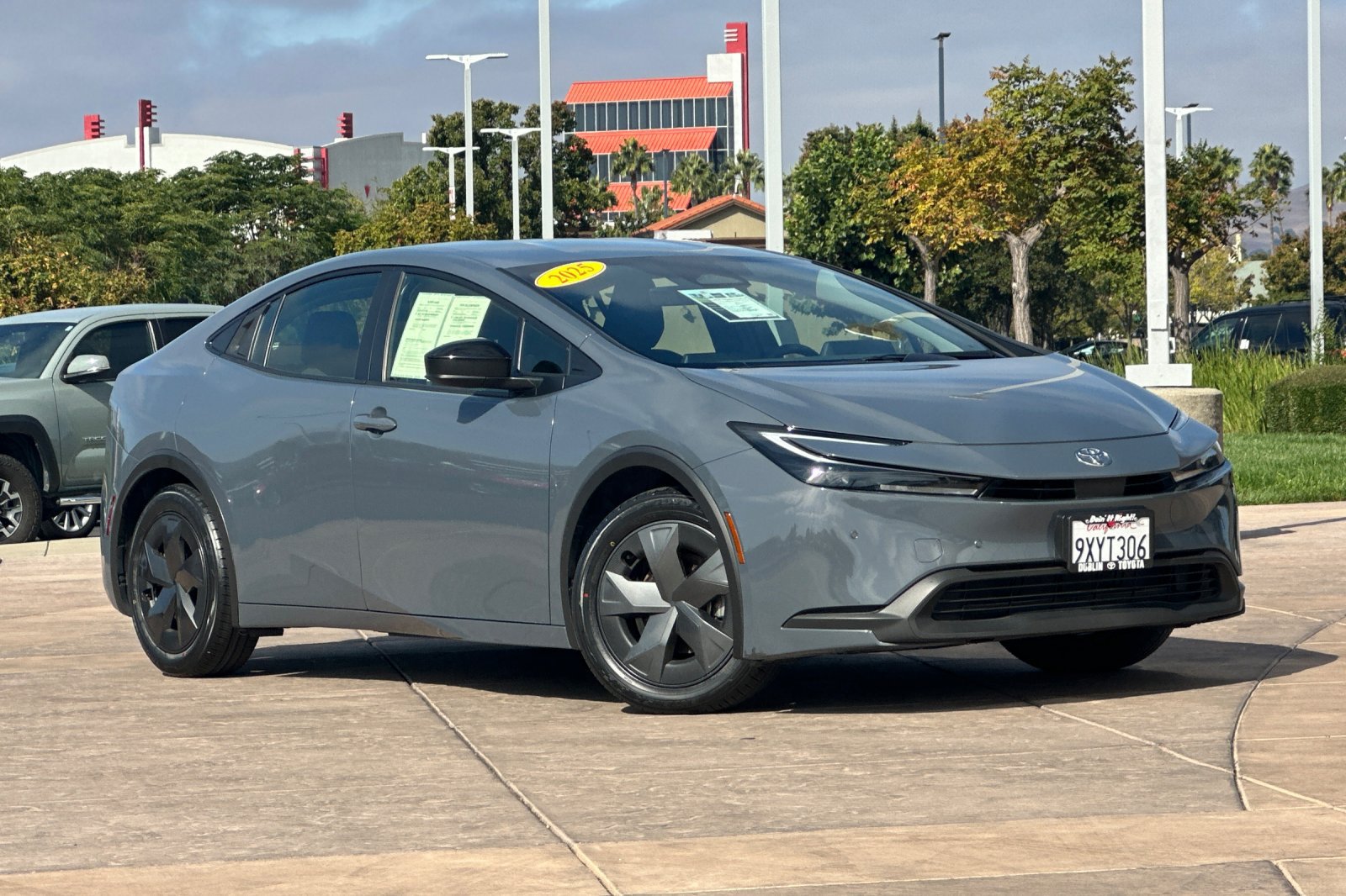 Used 2025 Toyota Prius LE FWD image 2