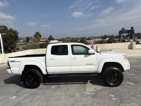 Used 2014 Toyota Tacoma PreRunner image 41