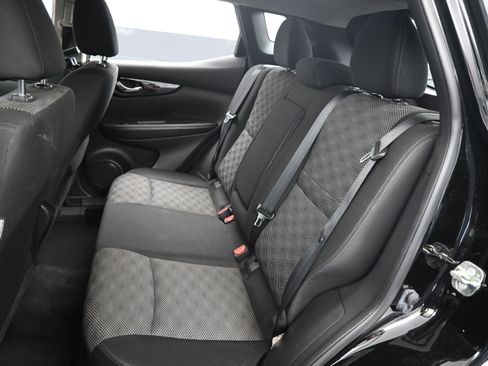 Used 2018 Nissan Rogue Sport SV w/ SV Technology Package image 12