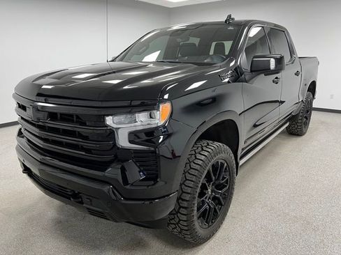 Used 2023 Chevrolet Silverado 1500 High Country w/ Technology Package image 9