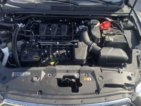 Used 2017 Ford Taurus SEL image 9