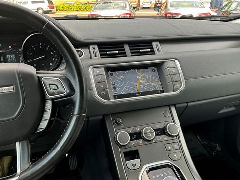 Used 2019 Land Rover Range Rover Evoque SE AWD/4WD image 6