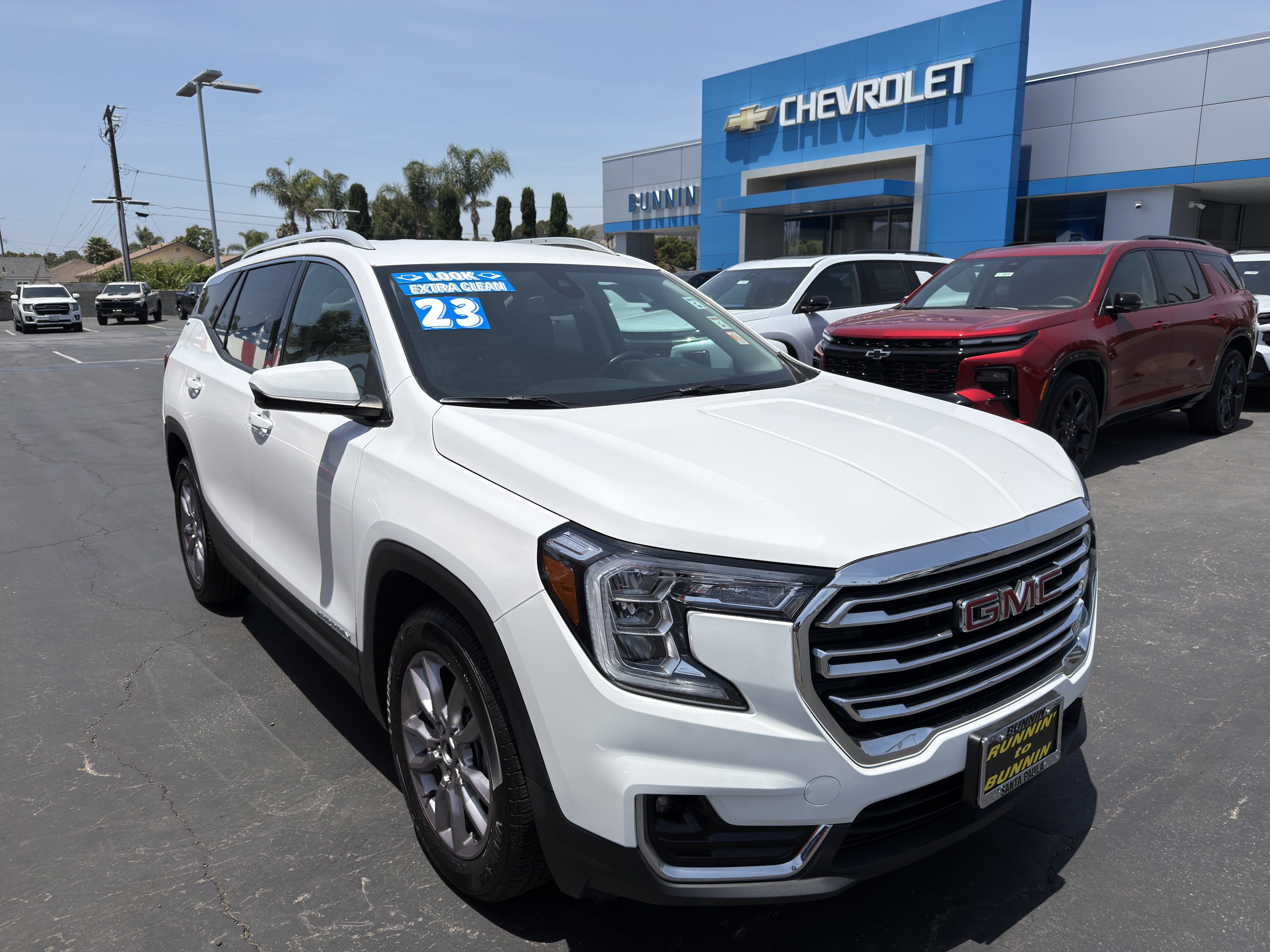 Used 2023 GMC Terrain SLT FWD image 2