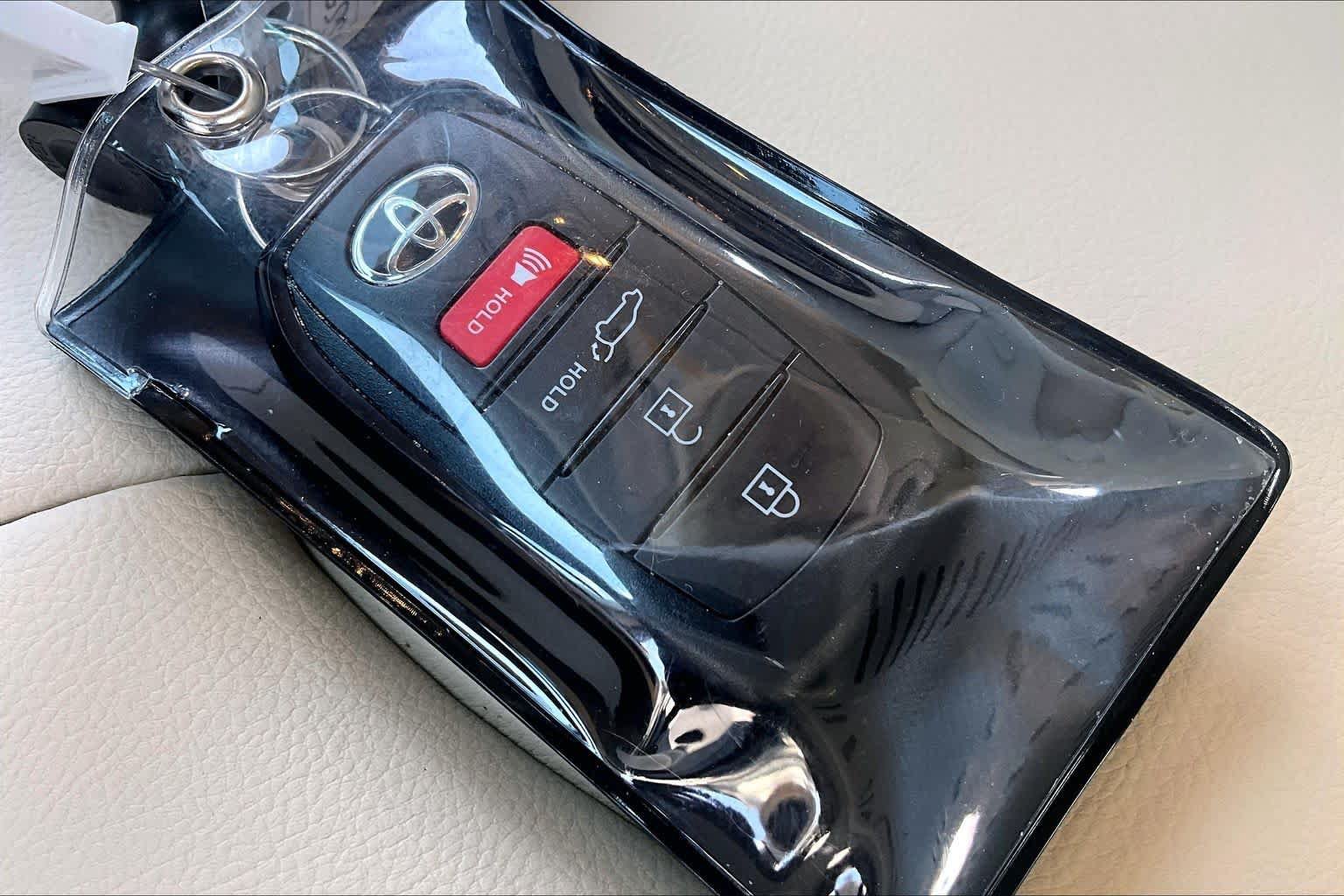 Used 2025 Toyota Highlander XLE FWD image 15