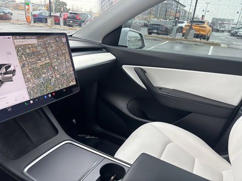 Used 2021 Tesla Model Y Long Range image 24