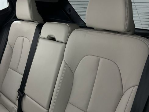 Used 2024 Volvo XC40 B5 Ultimate w/ Protection Package Premier image 25