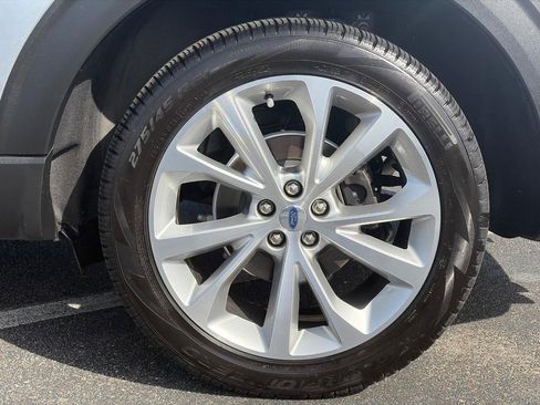 Used 2022 Ford Explorer Platinum w/ Equipment Group 601A AWD/4WD image 9