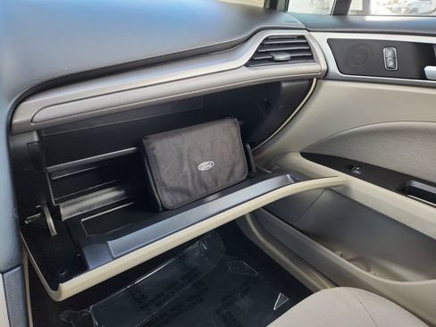 Used 2019 Ford Fusion SE image 44