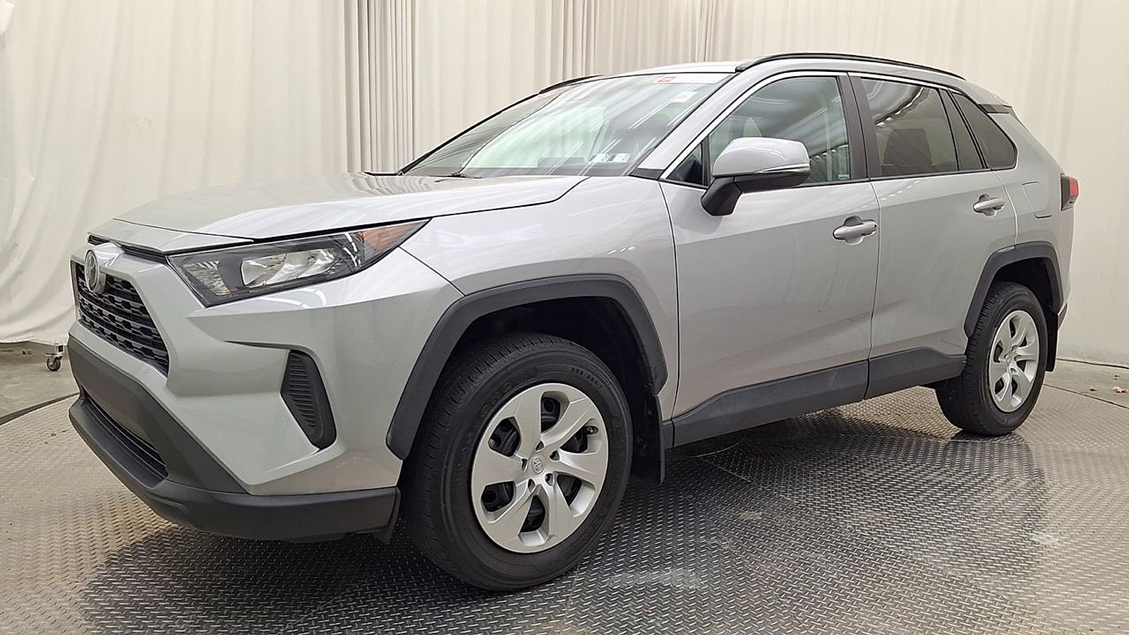Used 2021 Toyota RAV4 LE AWD/4WD image 10