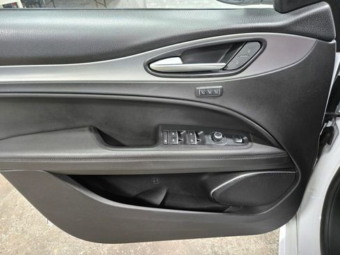 Used 2022 Alfa Romeo Stelvio Veloce image 7