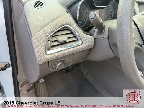 Used 2018 Chevrolet Cruze LS FWD image 17