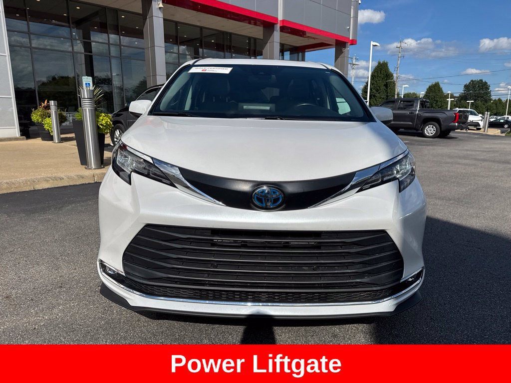 Certified 2023 Toyota Sienna XLE FWD image 11