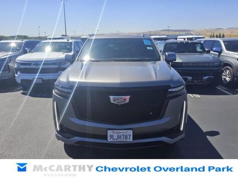 Used 2021 Cadillac Escalade Sport w/ Heavy-Duty Trailer Package AWD/4WD image 8