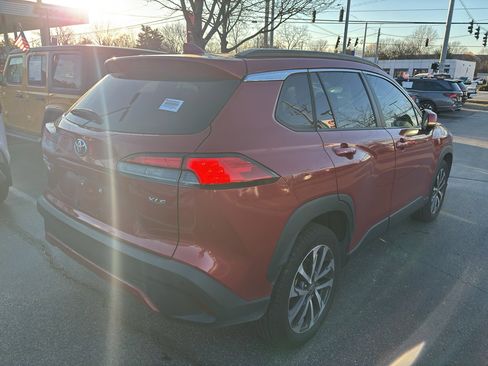 Certified 2022 Toyota Corolla Cross XLE image 9