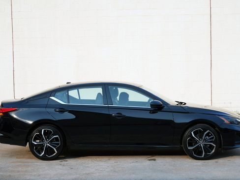 Used 2023 Nissan Altima 2.5 SR FWD image 44