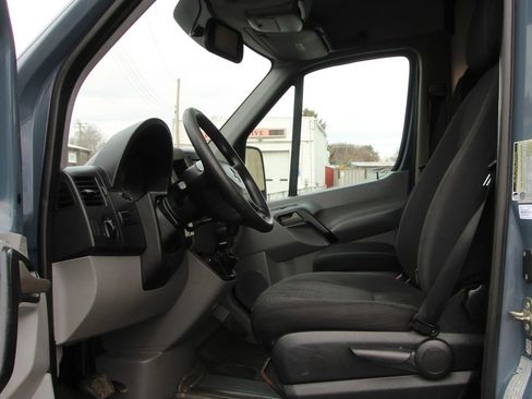 Used 2018 Mercedes-Benz Sprinter 2500 image 8