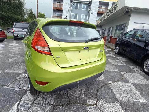 Used 2013 Ford Fiesta SE image 5