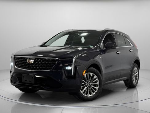 Used 2025 Cadillac XT4 Premium Luxury image 2