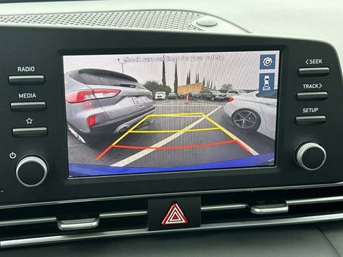 Used 2022 Hyundai Elantra Blue image 15