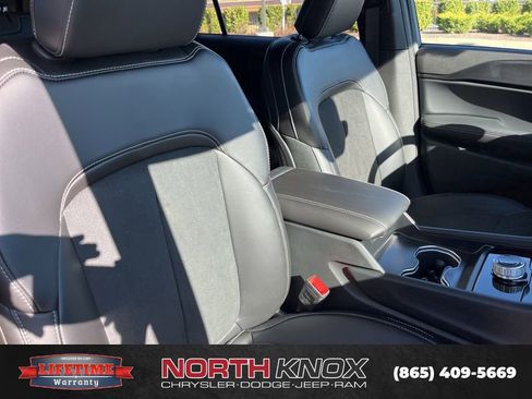 New 2025 Jeep Grand Cherokee L Altitude image 29