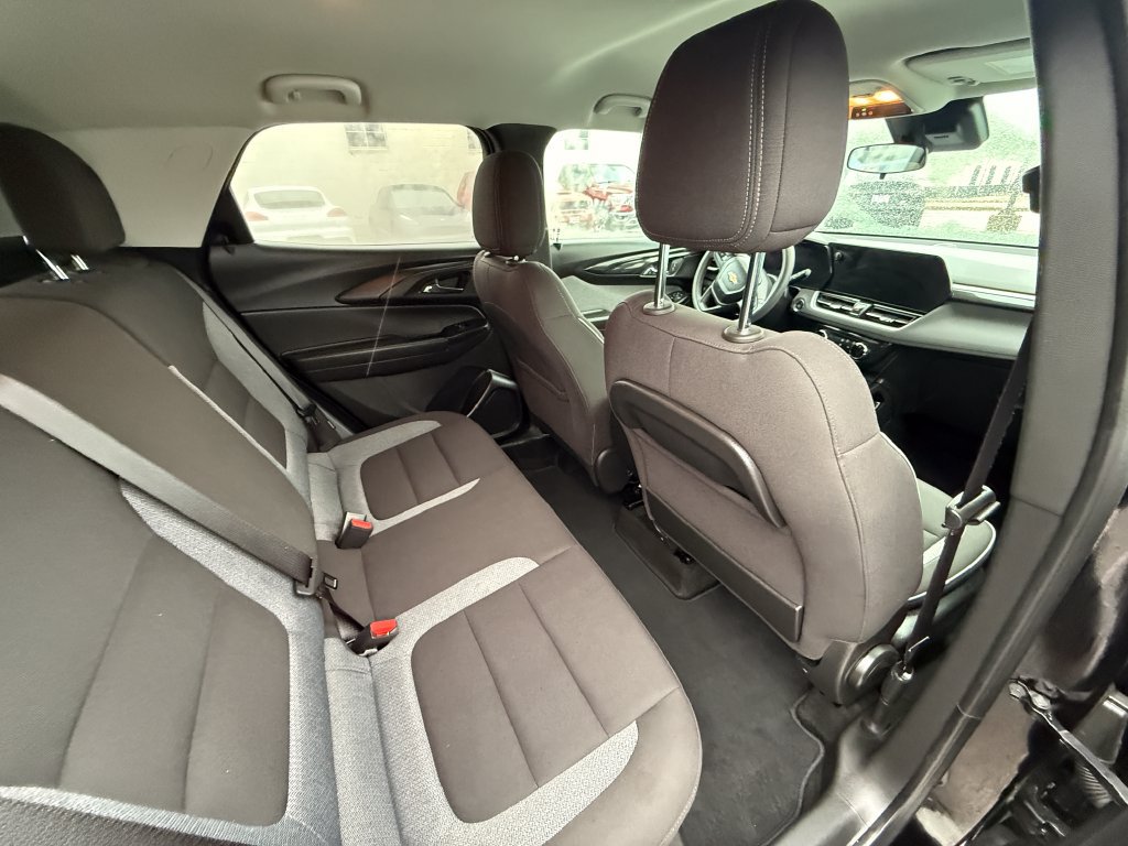 Used 2024 Chevrolet TrailBlazer LT w/ Driver Confidence Package FWD image 18