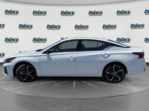 Used 2025 Nissan Altima 2.5 SR FWD image 12