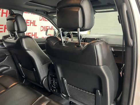 Used 2020 Jeep Grand Cherokee Limited AWD/4WD image 12