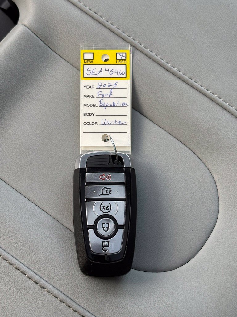 Used 2025 Ford Expedition Platinum w/ Driver's Package AWD/4WD image 44