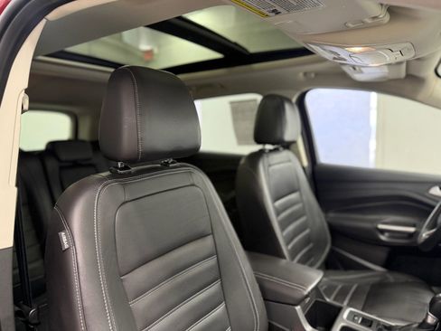 Used 2017 Ford Escape Titanium image 28