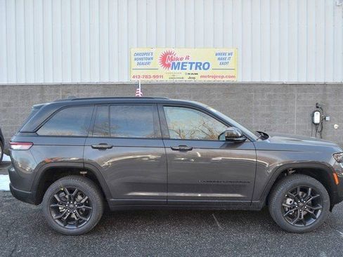 New 2025 Jeep Grand Cherokee Limited image 9