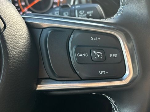 Used 2022 Jeep Wrangler Unlimited Sahara image 35