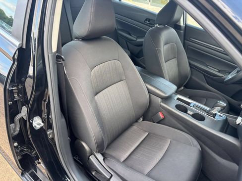 Used 2025 Nissan Altima 2.5 SV FWD image 36