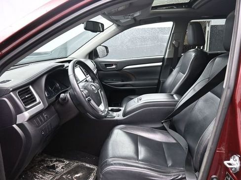 Used 2015 Toyota Highlander XLE image 18