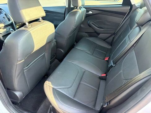 Used 2016 Ford Focus SE w/ Equipment Group 201A FWD image 9