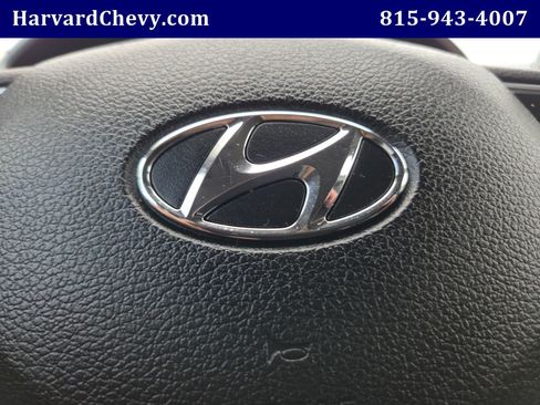Used 2020 Hyundai Santa Fe SE FWD image 23