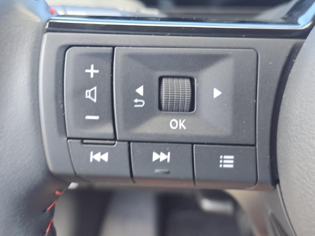 Used 2026 Nissan Kicks SR FWD image 19