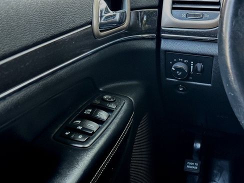 Used 2017 Jeep Grand Cherokee Limited w/ Luxury Group II AWD/4WD image 11
