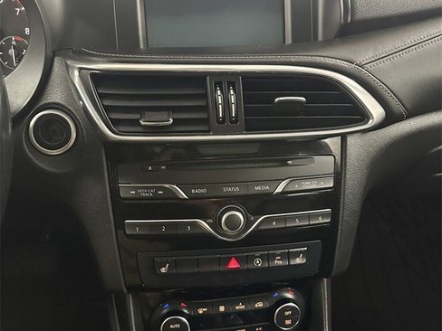 Used 2017 INFINITI QX30 Premium w/ Navigation Package image 18