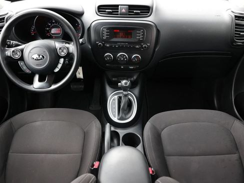 Used 2015 Kia Soul FWD image 2