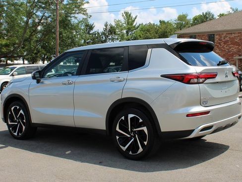 Used 2022 Mitsubishi Outlander SE image 46