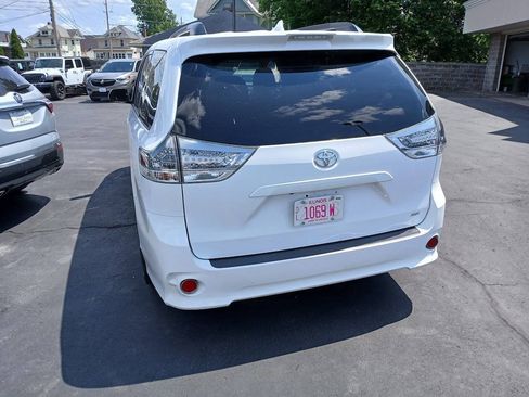 Used 2019 Toyota Sienna SE FWD image 10