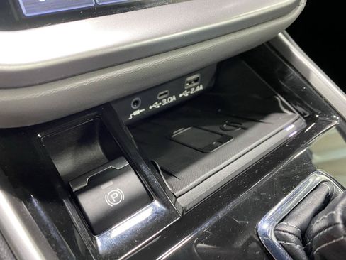 Used 2023 Subaru Outback Limited AWD/4WD image 33